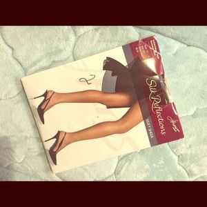 Hanes Pantyhose Black Silky Sheer CD Control Top